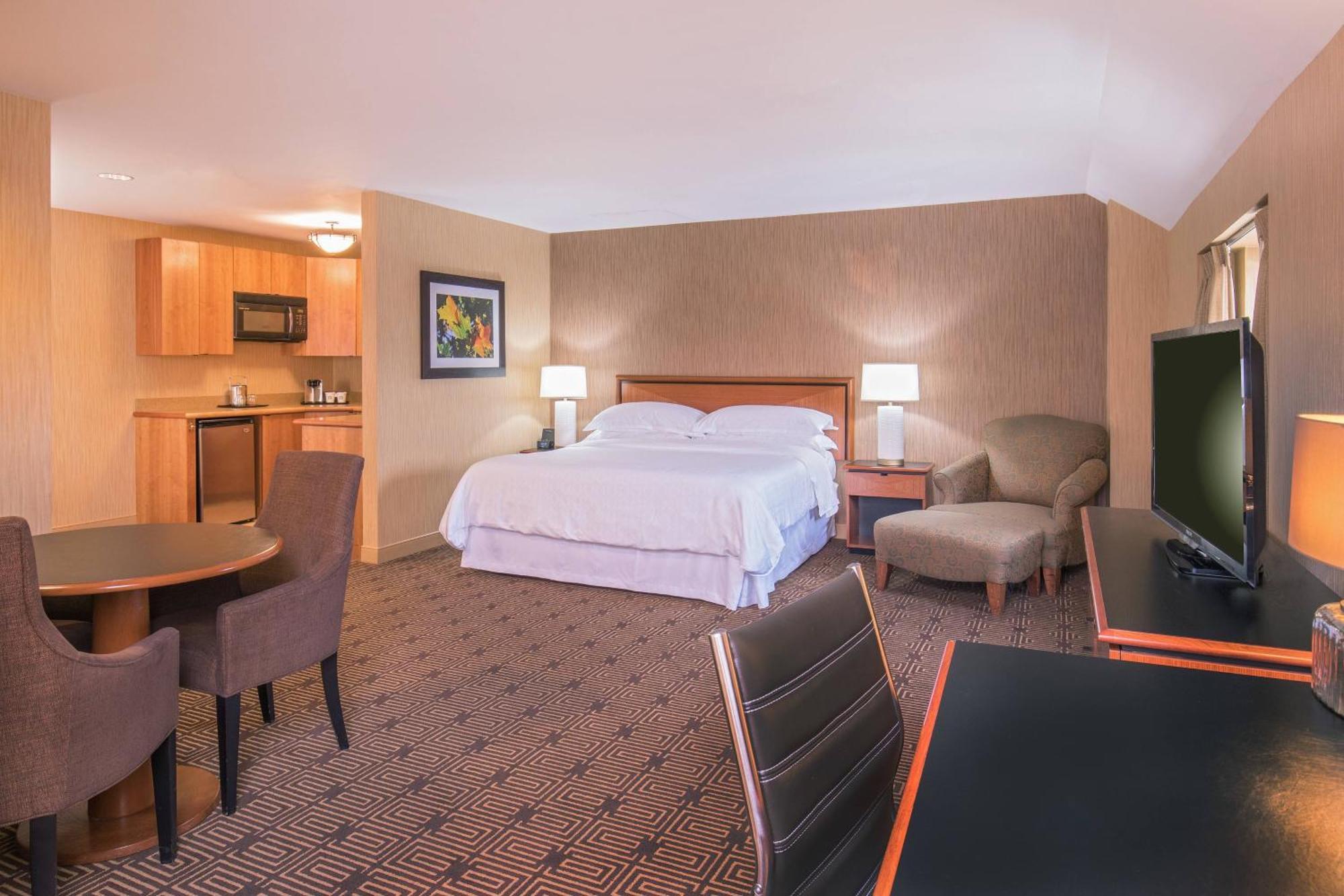 Sheraton Springfield Monarch Place Hotel Экстерьер фото
